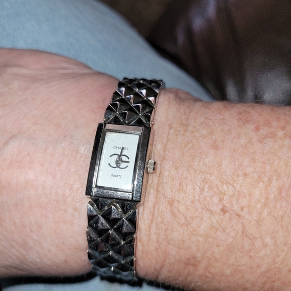 Vintage Channel Quartz Woman's Designer Watch - Picture 2 of 12